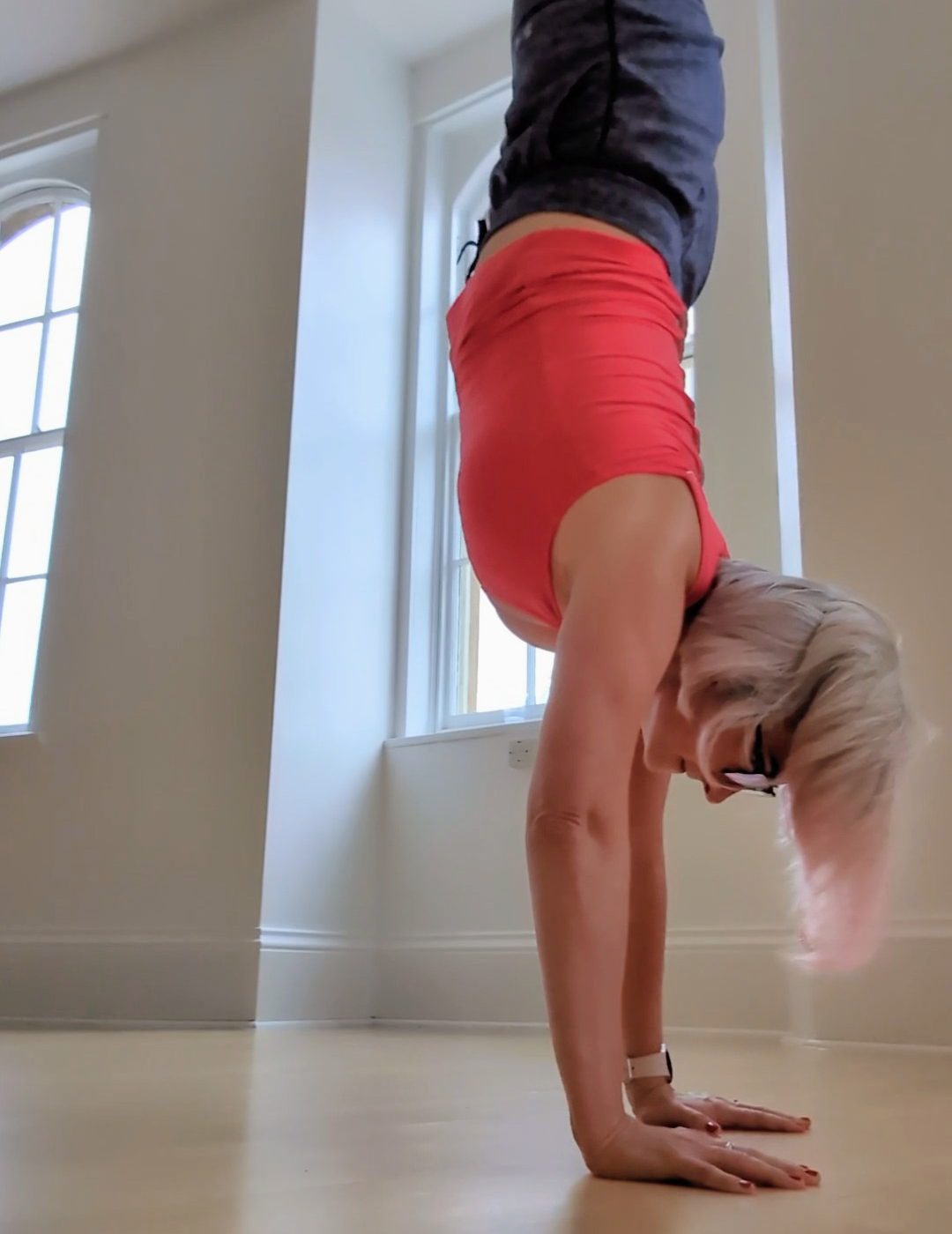 Viki-Thorbjorn-Art-Why-Turning-Myself-Upside-Down-Made-Me-Paint-Better (2)