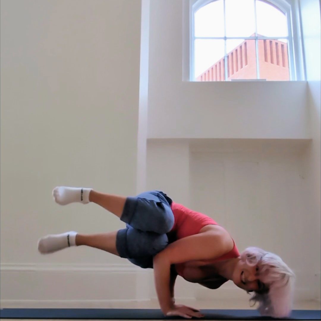 Viki-Thorbjorn-Art-Why-Turning-Myself-Upside-Down-Made-Me-Paint-Better (3) Viki-Thorbjorn-Art-Why-Turning-Myself-Upside-Down-Made-Me-Paint-Better (3)